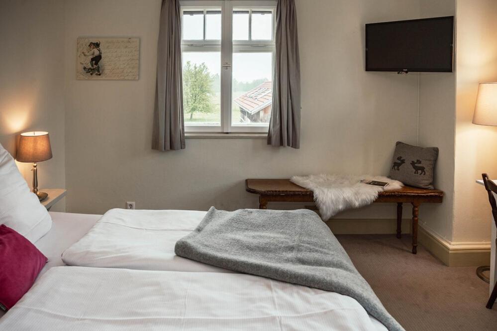 Allgaeuer Genusshotel Und Historischer Dorfgasthof Hirsch Leutkirch im Allgäu Extérieur photo